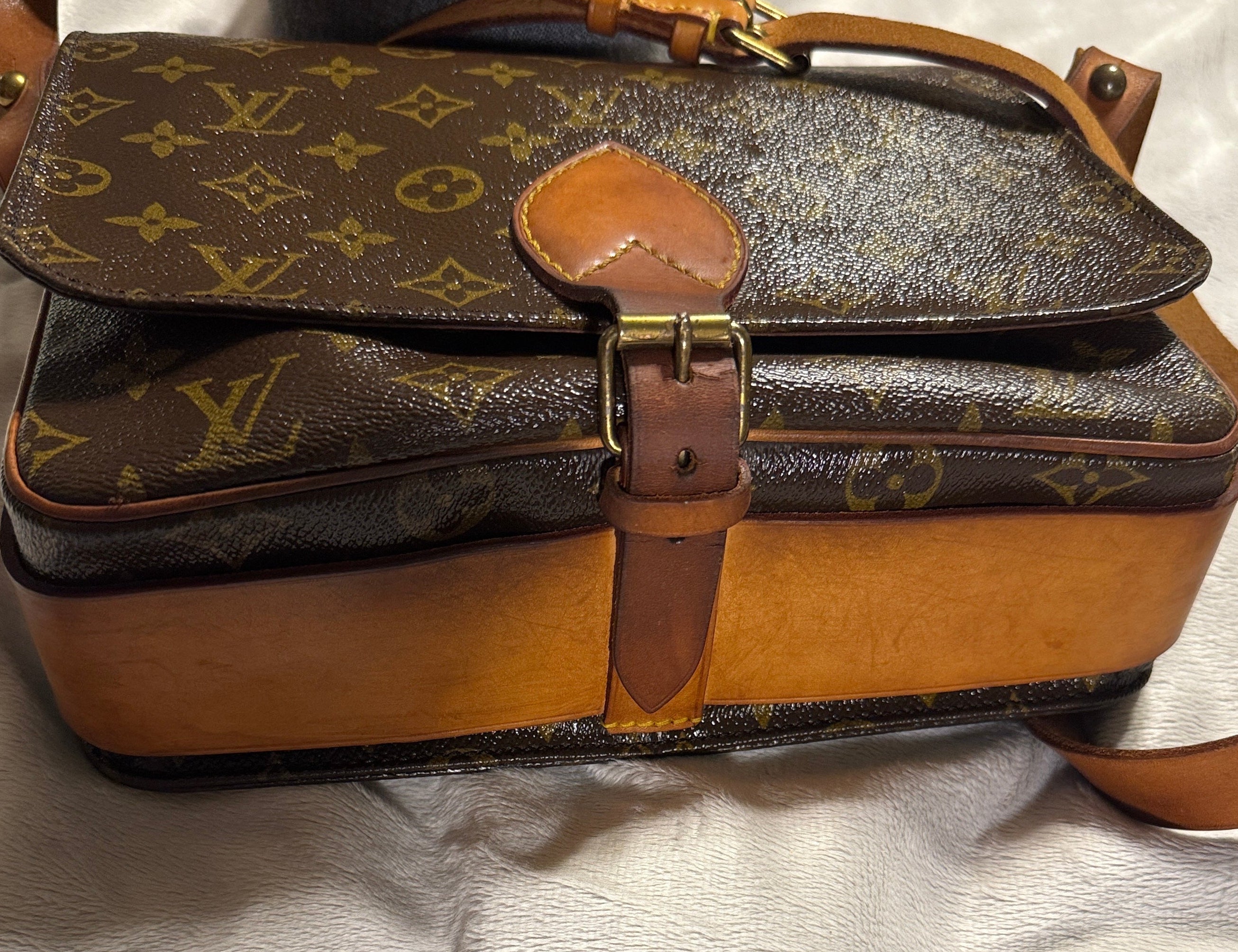 Louis Vuitton Cartouchiere GM Shoulder Bag